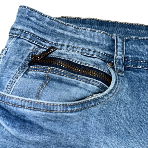 Woman’s Jean Shorts - Picture 3 of 8